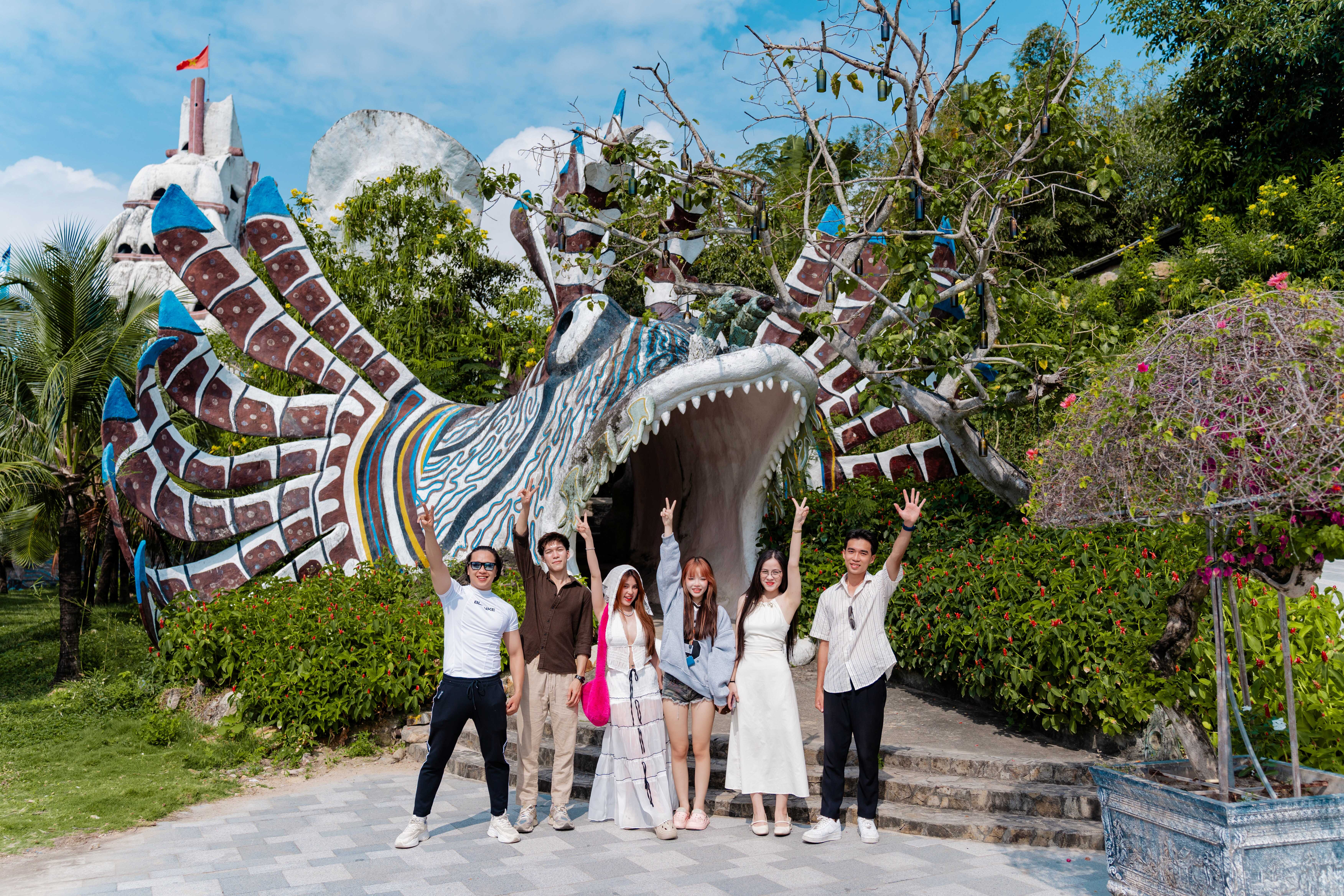 TOUR GHÉP 1 NGÀY 4 ĐẢO NHA TRANG  ( HỒ CÁC TRÍ NGUYÊN - BÃI TRANH - LÀNG CHÀI - VỊNH SAN HÔ )