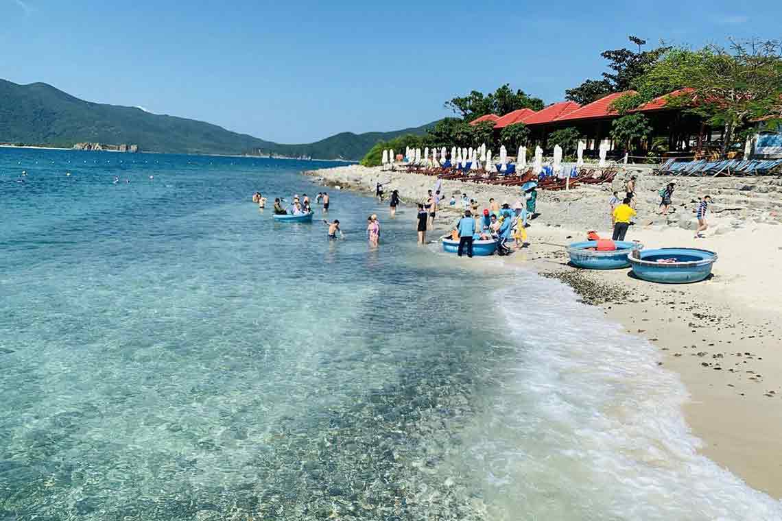 TOUR GHÉP 1 NGÀY 4 ĐẢO NHA TRANG  ( HỒ CÁC TRÍ NGUYÊN - BÃI TRANH - LÀNG CHÀI - VỊNH SAN HÔ )