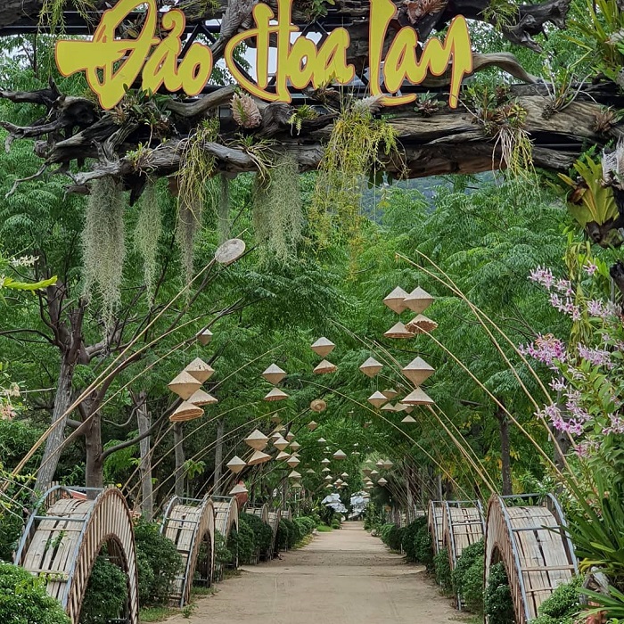 TOUR GHÉP 1 NGÀY ĐẢO KHỈ - SUỐI HOA LAN NHA TRANG 
