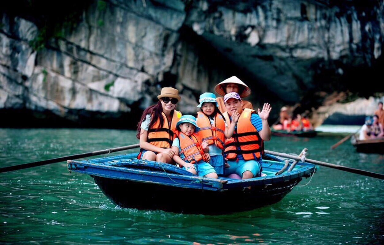 TOUR GHÉP 1 NGÀY VỊNH HẠ LONG - TITOP - HANG LUỒN  ( TÀU VIP ĂN BUFFET)