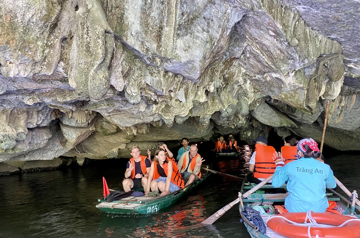 TOUR GHÉP 1 NGÀY BÁI ĐÍNH - TRÀNG AN - HANG MÚA