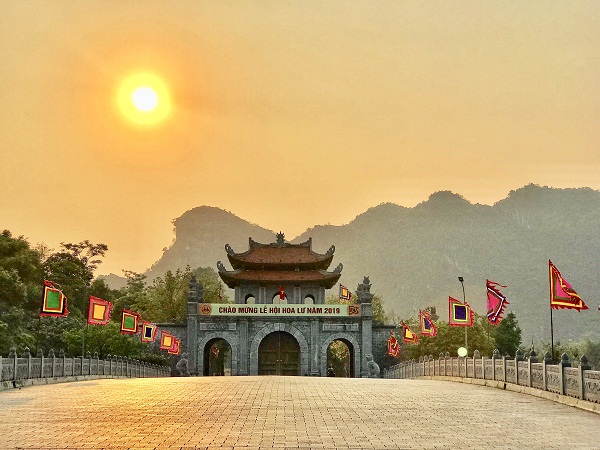 TOUR GHÉP 1 NGÀY HOA LƯ - TAM CỐC - HANG MÚA 
