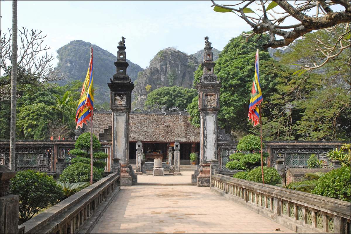 TOUR GHÉP 1 NGÀY HOA LƯ - TAM CỐC - HANG MÚA 