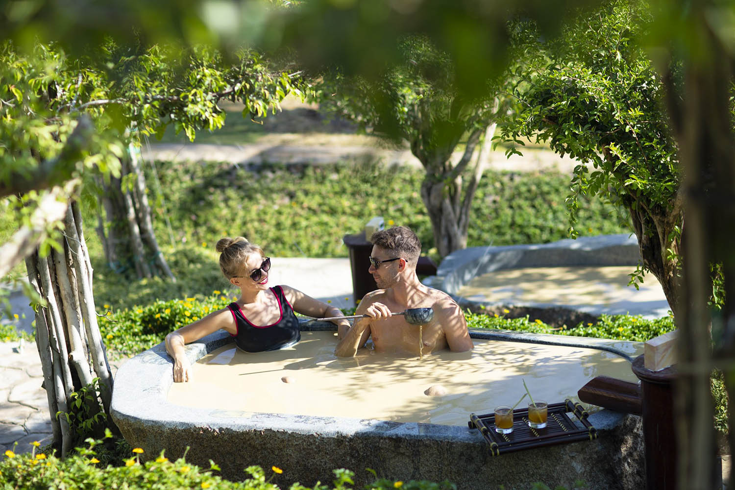 TOUR GHÉP 1 NGÀY HÒN TẰM NHA TRANG (TẮM BÙN)
