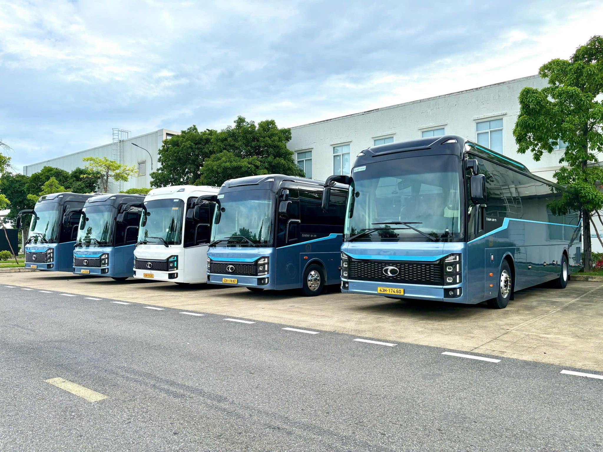 Thuê Xe Du Lịch Tại Đà Nẵng - OM Tours VN