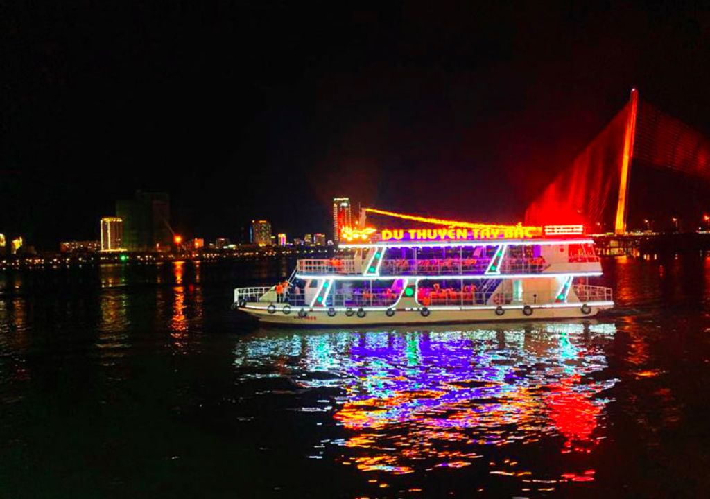 HAN RIVER CRUISE
